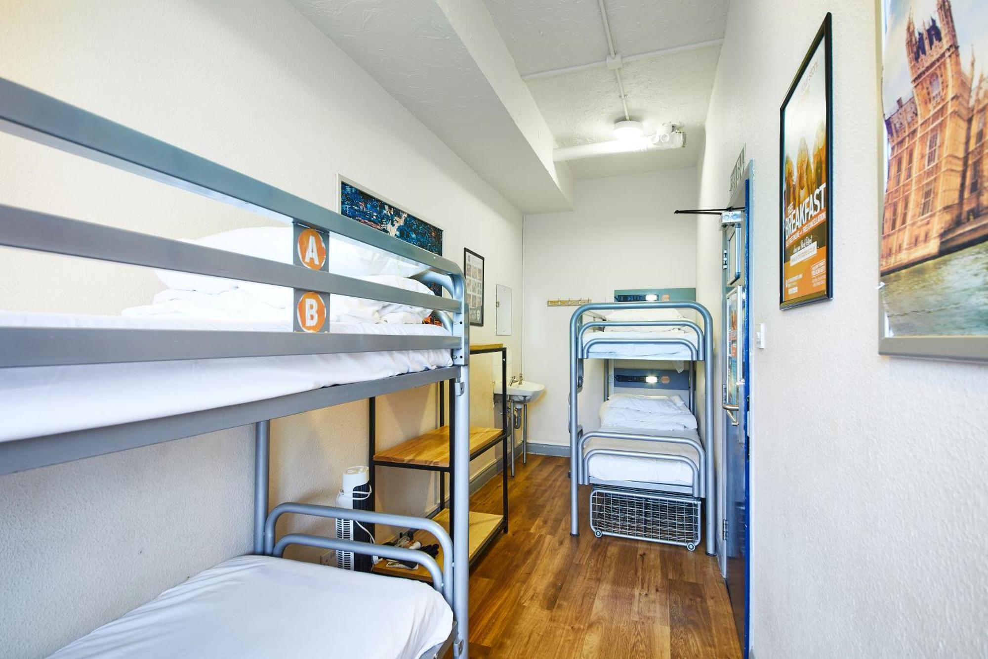 Privates Vierbettzimmer mit Etagenbetten